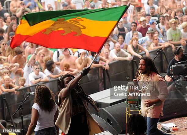 Stephen Marley performs on stage during Bonnaroo 2008 on June 13, 2008 in Manchester, Tennessee.