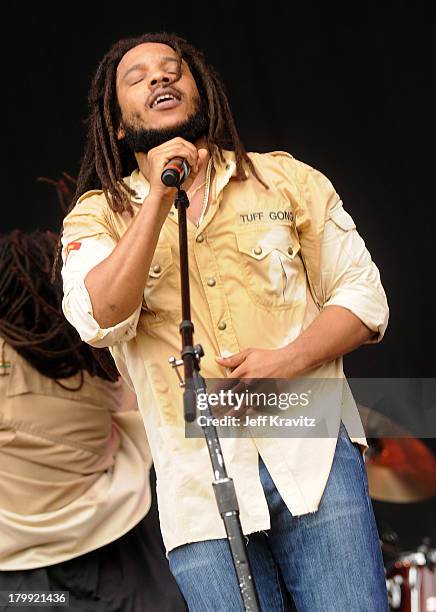 Stephen Marley performs on stage during Bonnaroo 2008 on June 13, 2008 in Manchester, Tennessee.