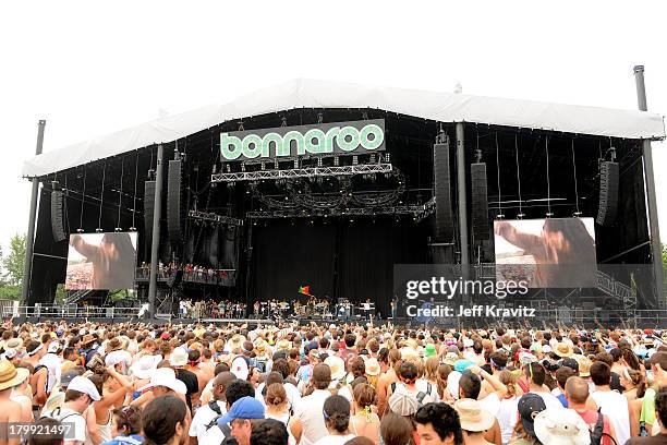 Stephen Marley performs on stage during Bonnaroo 2008 on June 13, 2008 in Manchester, Tennessee.