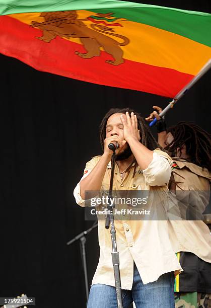 Stephen Marley performs on stage during Bonnaroo 2008 on June 13, 2008 in Manchester, Tennessee.