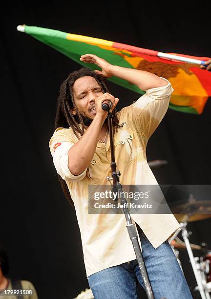 Stephen Marley performs on stage during Bonnaroo 2008 on June 13, 2008 in Manchester, Tennessee.