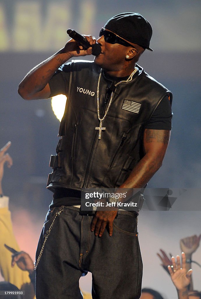 Famous Rapper In 2008 Rapper Young Jeezy on stage during the 2008 BET Awards at the Shrine ...