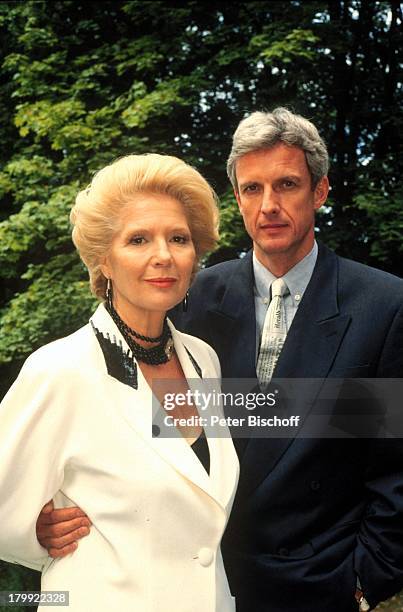 Christiane Hörbiger mit Mathieu Carriere,;ZDF-Special "Von Frau zu Frau - Ein neues;Leben",