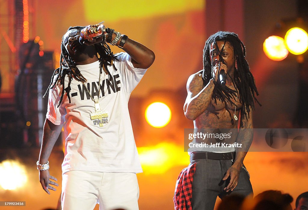 Famous Rapper In 2008 Rappers T-Pain and Lil' Wayne on stage during the 2008 BET Awards at ...