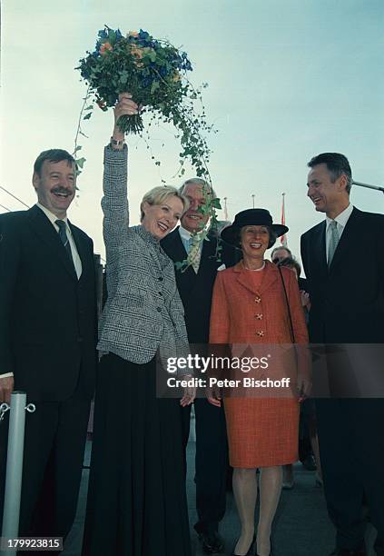 Bernd Wrede, Ehefrau Hilke, Gabriele;Frenzel , Ehemann Dr. Michael;Frenzel, Bürgermeister Ortwin Runde, Taufe;der neuen MS "Europa", Hamburg,