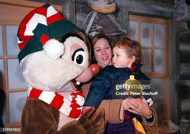 Carin C. Tietze mit Tochter Lilly- June,;Chip von"Chip und Chap", "Disneyland"-;Paris/Frankreich, "Mickeys- Winter-;Wunderland",
