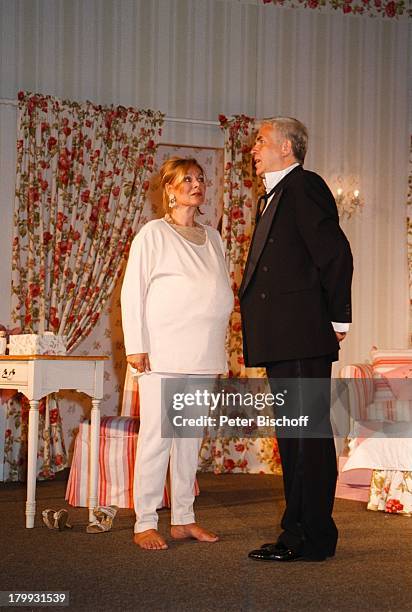 Heide Keller, Klaus Peter Plessow,;"Falscher Alarm"-Theaterkomödie,;Boulevard-Theater Düsseldorf, Gardinen,;Vorhänge,