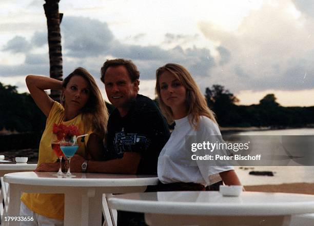 Peter Kraus mit Ehefrau Ingrid und Tochter;Gabriele, Mauritius, Urlaub, Sänger,