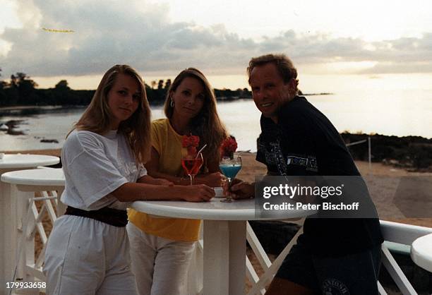 Peter Kraus mit Ehefrau Ingrid und Tochter;Gabriele, Mauritius, Urlaub, Sänger,