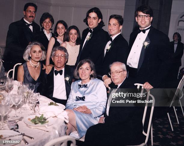 Daliah Lavi-Gans, Ehemann Chuck Gans,;Tochter Kathx, Ehemann Jason Rothman,;Aexander Lavi, Rouven Lavi, Judy Rothmann,;Ehemann Dr. Walter Rothman,...