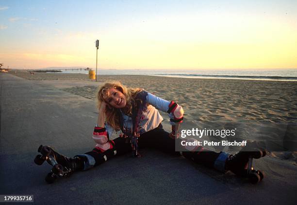 Dagmar Koller, "Einfach anders",;Personality-Show, Dreharbeiten, Los;Angeles/USA, Rollschuhe, Strand,