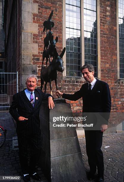 James Last, Henning Scherf , "Die drei;Stadtmusikanten", Feier zum 60. Geburtstag;von James Last, Bremen, Statue, Denkmal,