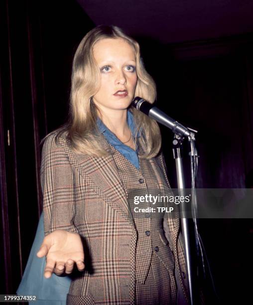 English model and actress Twiggy speaks at the microphone in London, England, October 15, 1973.