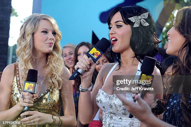 Singers Taylor Swift, Katy Perry and Miley Cyrus arrive at the 2008 MTV Video Music Awards at Paramount Pictures Studios on September 7, 2008 in Los...