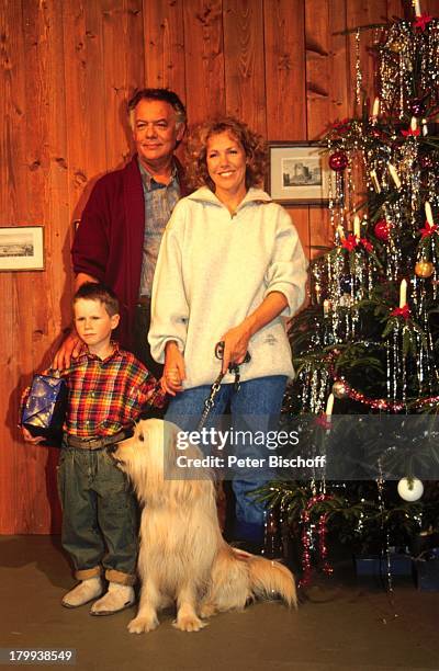 Klausjürgen Wussow, Gaby Dohm, Andreas;Winterhalder, Hund, Tier,;"Schwarzwaldklinik" ZDF-Serie, Weihnachten,