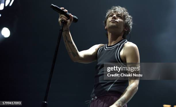 Louis Tomlinson performs at The O2 Arena on November 17, 2023 in London, England.