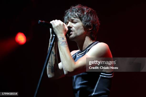 Louis Tomlinson performs at The O2 Arena on November 17, 2023 in London, England.