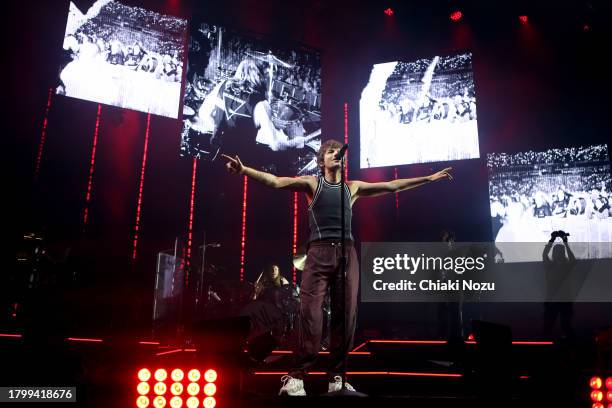 Louis Tomlinson performs at The O2 Arena on November 17, 2023 in London, England.