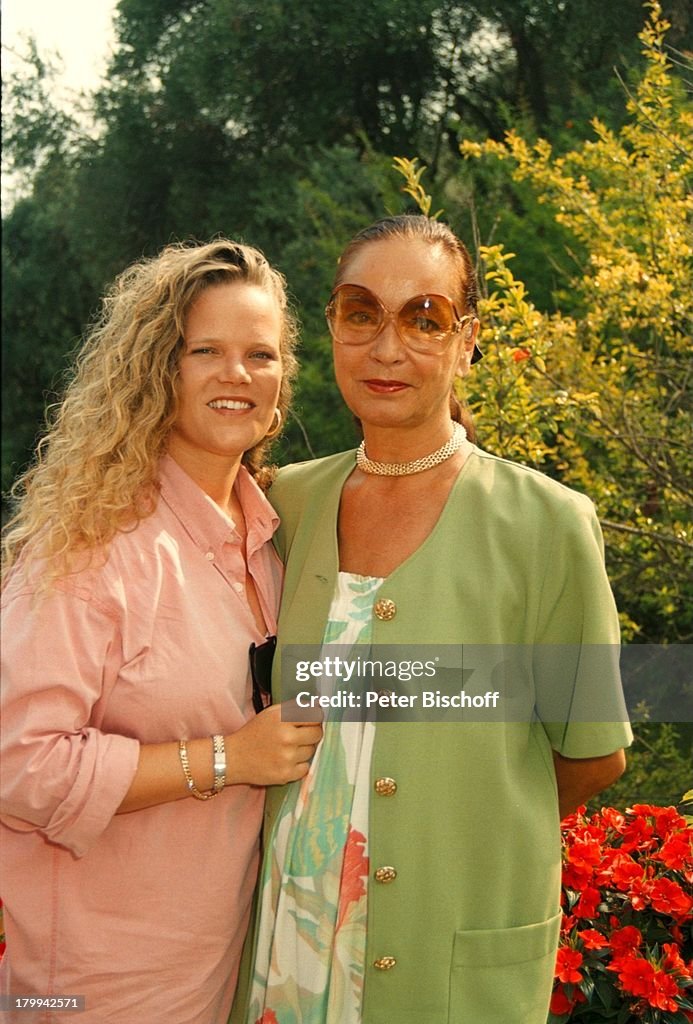 Margie Jürgens, Tochter Miriam, Homestory,;St. Paul de... News Photo Getty Images Margie Jürgens, Tochter Miriam, Homestory,;St. Paul de... News Photo Getty Images