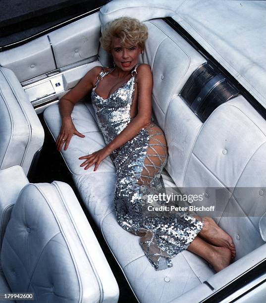 Ingrid Steeger, sexy, Abendkleid, silber,;Glitzer, Cabriolet, Rücksitz, Cabrio,