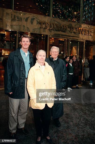 Günter Pfitzmann, Ehefrau Lilo, Sohn Dr.;Robert Pfitzmann, New York, USA, Urlaub,;Stadtbummel, Trump-Tower, Eingang,