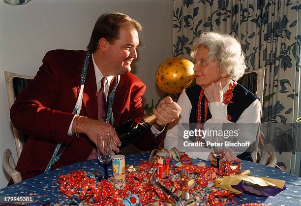 Heidi Kabel, Andreas Ellermann,;Silvestermotiv, Luftschlangen, Sektglas,;Luftballon, Kerze, Sekt, Konfetti,;Silvester,