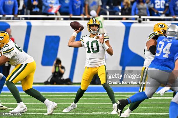 Green Bay Packers quarterback Jordan Love throws deep over the middle during the Detroit Lions versus the Green Bay Packers game on Thursday November...