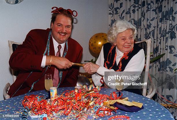 Heidi Kabel, Andreas Ellermann,;Silvestermotiv, Luftschlangen, Sektglas,;Luftballon, Kerze, Sekt, Konfetti,;Knallbonbon, Silvester,