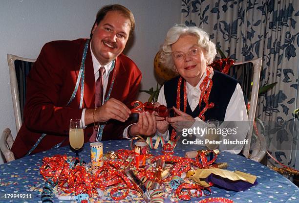 Heidi Kabel, Andreas Ellermann,;Silvestermotiv, Luftschlangen, Sektglas,;Luftballon, Kerze, Sekt, Konfetti, Brille,;Silvester,