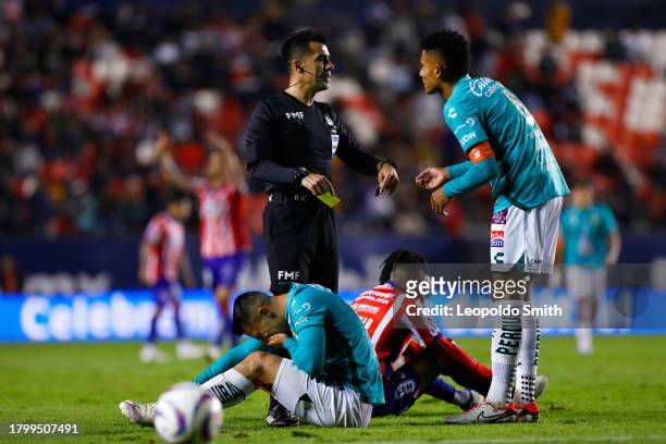 Adonai Escobedo referee of the match talks to William Tesillo of Leon during the Play-in match between Atletico San Luis and Leon as part of the...