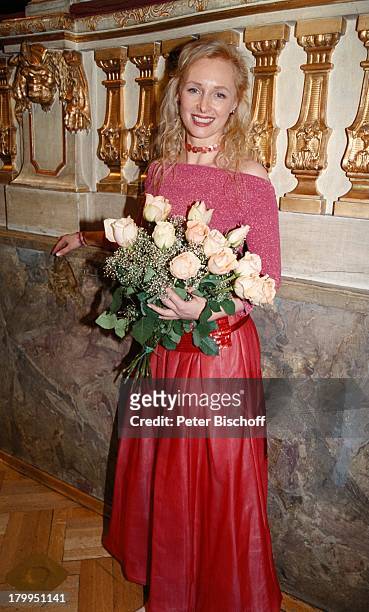 Marita Marschall, "Bayerischer Filmpreis;2000", "Cuvillies-Theater, München,;Abendkleid, Blumen, Blumenstrauss, Rose,