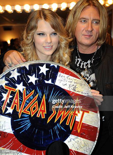 Taylor Swift & Def Leppard: The Story of Their Forgotten Duet Taylor Swift & Def Leppard: The Story of Their Forgotten Duet