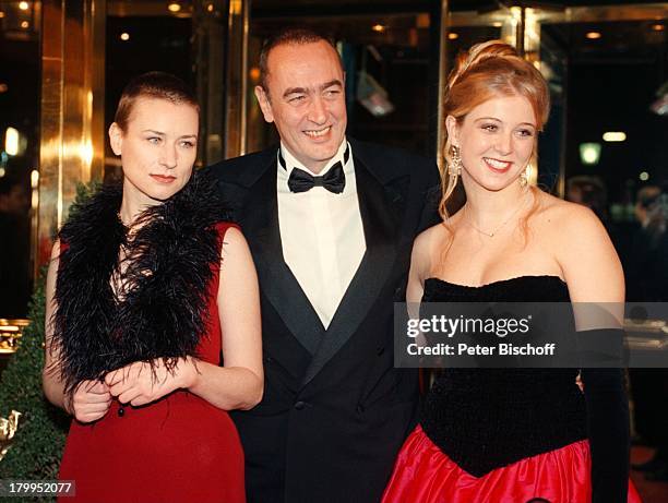 Bernd Eichinger mit Tochter Nina, Lebensgefährtin Corinna Harfouch, "Deutscher Filmball", "Hotel Bayerischer Hof", München, Bayern, Deutschland,...