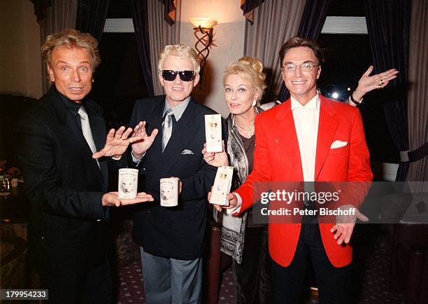 Siegfried & Roy, Heino, Ehefrau Hannelore;Kramm, Vorstellung des "White Tiger Tea",;in der Bar des "Steigenberger Parkhotels,;Düsseldorf, Tee-Tasse,...