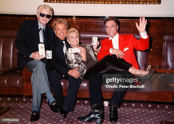 Siegfried & Roy, Heino, Ehefrau Hannelore;Kramm, Vorstellung des "White Tiger Tea",;in der Bar des "Steigenberger Parkhotels,;Düsseldorf, Tee-Tasse,...