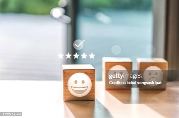 review, rating satisfaction concept, customer experience concept, concept of excellence, five stars, gold stars - militärischer dienstgrad stock-fotos und bilder