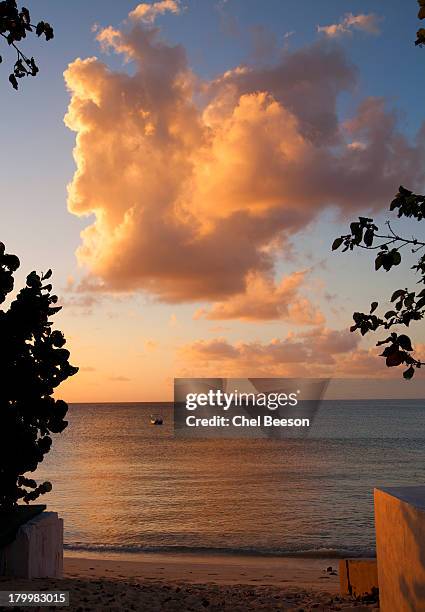 sunset on grand turk beach turks and caicos bwi - turks and caicos islands stockfoto's en -beelden