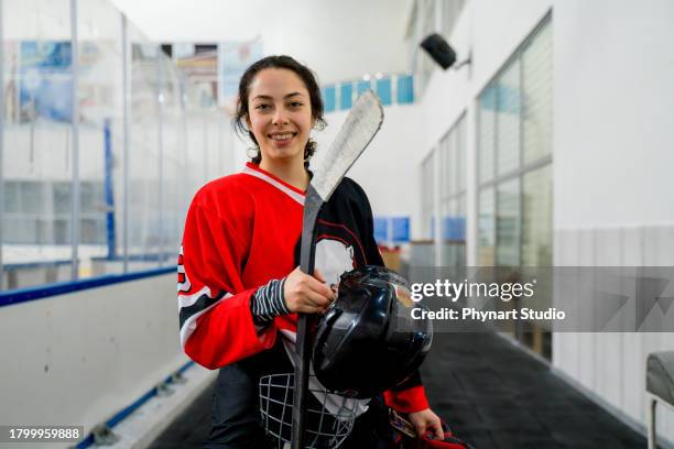 young women's ice hockey offense player portrait - hockey player on ice stock pictures, royalty-free photos & images