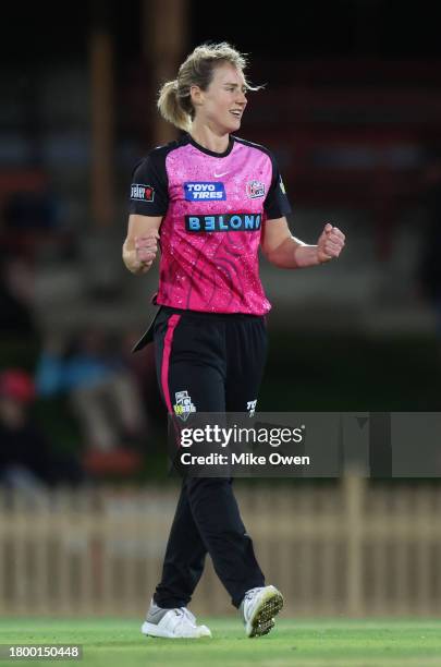 Ellyse Perry of the Sixers celebrates after dismissing Katie Mack of the Strikers during the WBBL match between Sydney Sixers and Adelaide Strikers...