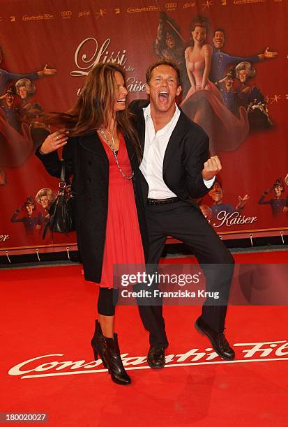 Christian Tramitz Und Ehefrau Anette Bei Der Premiere Von "Lissi Und Der Wilde Kaiser" In Der Residenz In München .