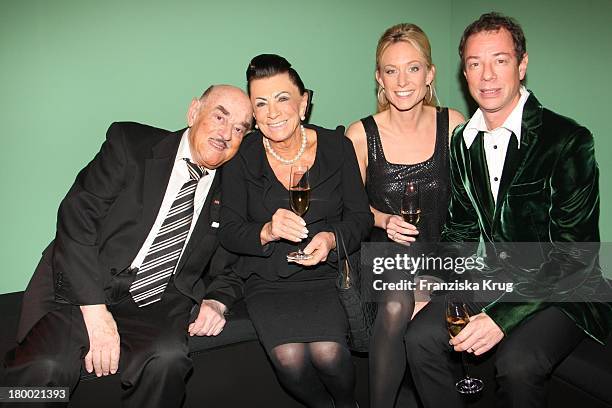 Artur Brauner Mit Ehefrau Maria Brauner, Sammy Brauner Und Alexandra Christmann Bei Der Party "10 Jahre Departmentstore Quartier 206" In Berlin .