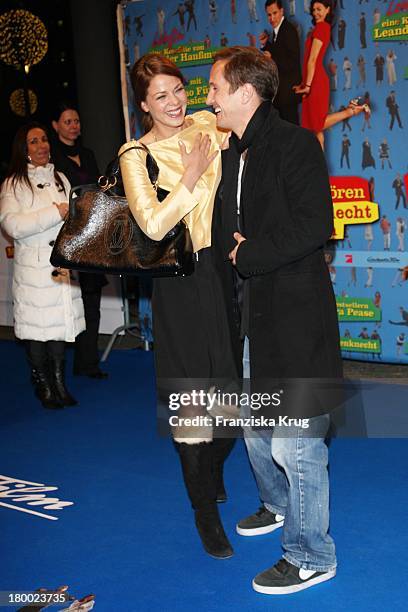 Jessica Schwarz Und Benno Fürmann Bei Der Premiere Von "Warum Männer Nicht Zuhören Und Frauen Schlecht Einparken Können" Im Cinemaxx In Berlin .