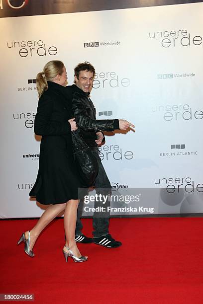 Gedeon Burkhard Und Katharina Werner Bei Der Premiere Von "Unsere Erde" Im Cinestar In Berlin .