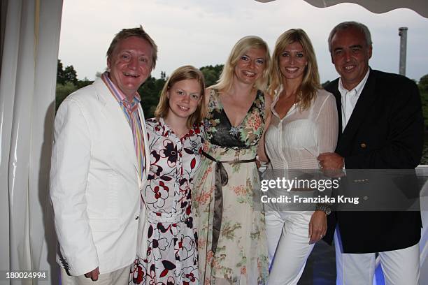 Pierre Franckh Mit Seiner Tochter Julia, Michaela Merten Und Hans Reiner Schröder Mit Seiner Ehefrau Katerina Bei Der Abendgala Zum Bmw Sailing Cup...