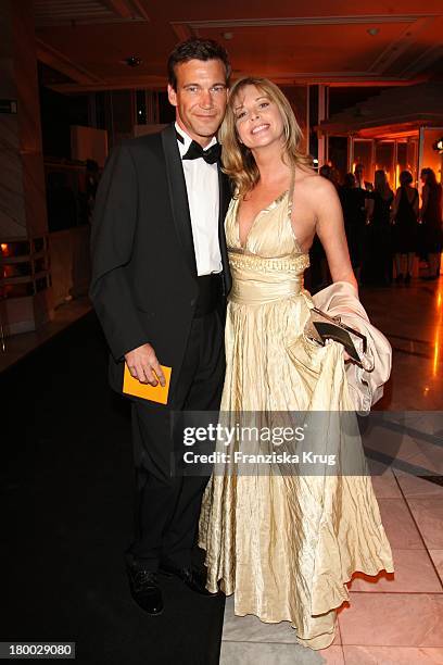 Olivia Pascal Und Peter Kanitz Bei Der "Starlight Yellow" Premiere Von Veuve Clicquot In Der Clicquot City In München .