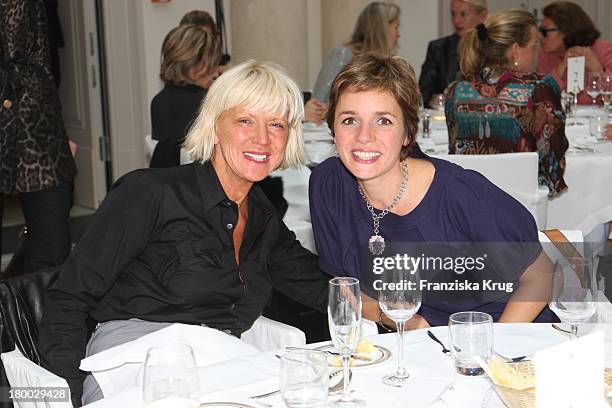 Sissel Tolaas Und Annabelle Gräfin Von Oeynhausen- Sierstorff Beim Rena Lange Ladies Lunch Im Hotel De Rome In Berlin .