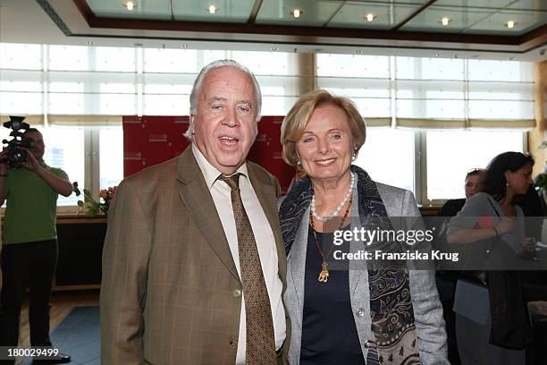 Wolfgang Rademann Und Ruth Maria Kubitschek Beim 35-Jährigen Firmenjubiläum Von Ziegler Film In Berlin .