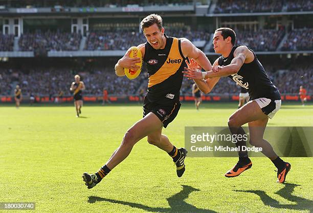 Brett Deledio of the Tigers gets tackled by Jeff Garlett of the Blues contest for the ball during the First Elimination Final AFL match between the...