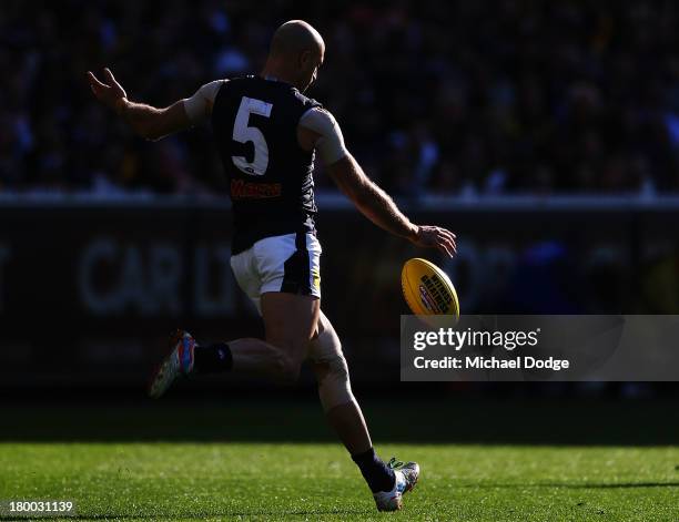 Chris Judd of the Blues kicks he ball during the First Elimination Final AFL match between the Richmond Tigers and the Carlton Blues at Melbourne...