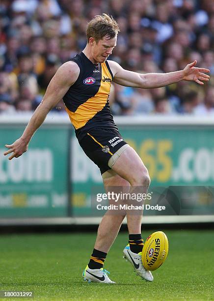 Jack Riewoldt of the Tigers kicks the ball during the First Elimination Final AFL match between the Richmond Tigers and the Carlton Blues at...